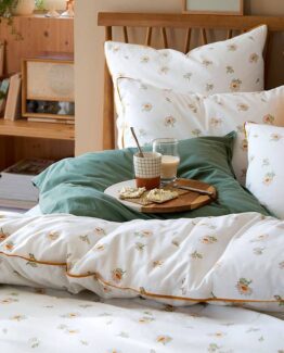 Quilda Oak Bed