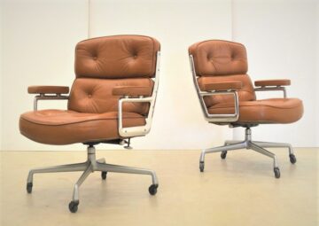 Mid Century Modern Eames ES104 Lobby Chair