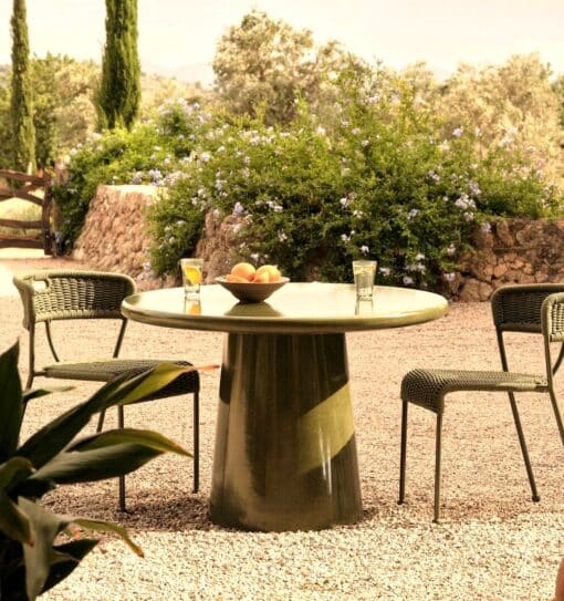 Reti Outdoor Dining Table